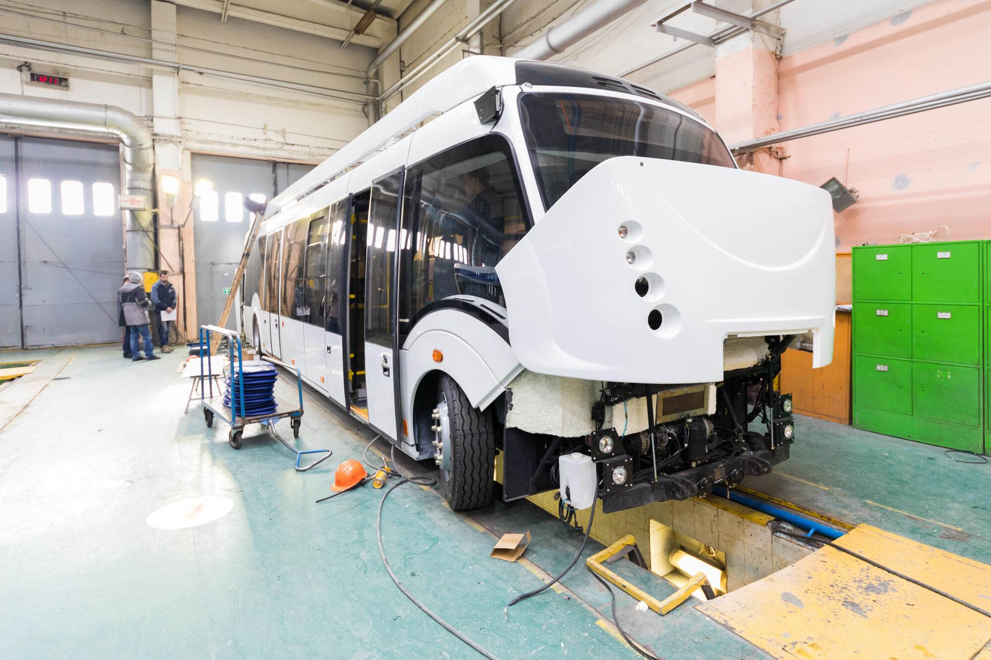 Sähköbussin huolto kuva